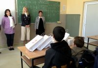 ВИДЕО: Српската амбасада обезбеди учебници и лектири на српски јазик за гимназијалците
