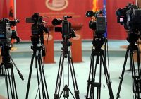 Обвинение за навреда на новинари и оштетена камера
