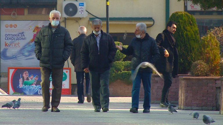 Казнети 53 кумановци затоа што не носеле заштитна маска
