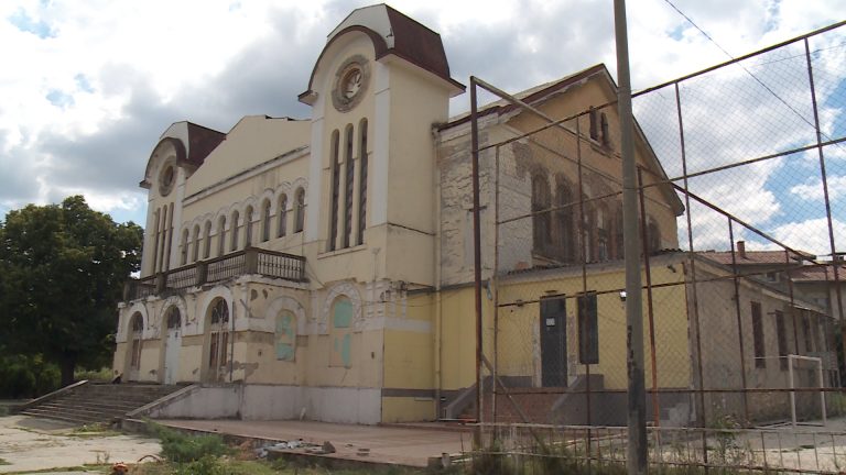 Ги прашавме кумановци што мислат за реконструкцијата на Соколана
