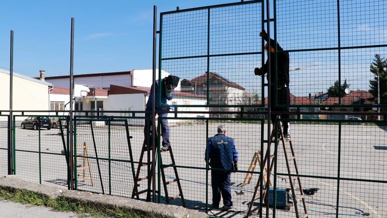 Две основни училишта ќе добијат нови спортски терени