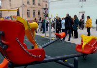 (ВИДЕО) Отворено инклузивно игралиште во „Браќа Миладиновци“ по повод Меѓународниот ден на лицата со попреченост