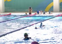 ВИДЕО: Околу две илјади ученици пливаат бесплатно на базенот