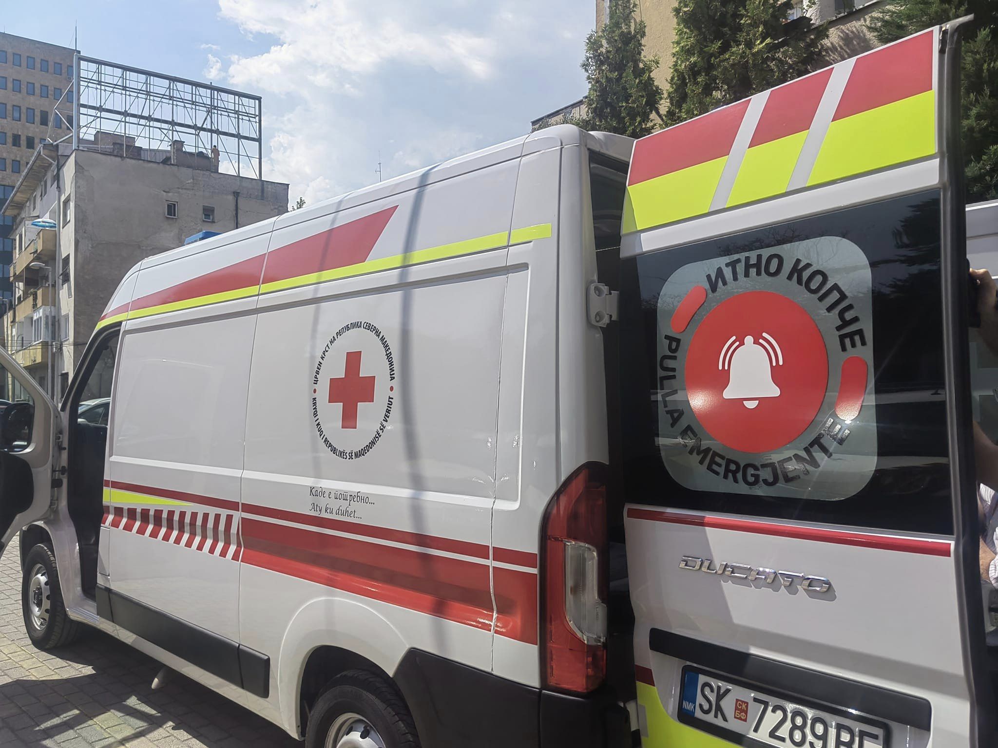 crven krst sanitetsko vozilo