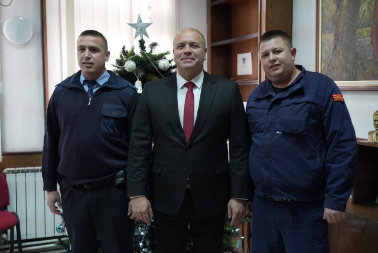 maksim 2 policaec pozarnikar